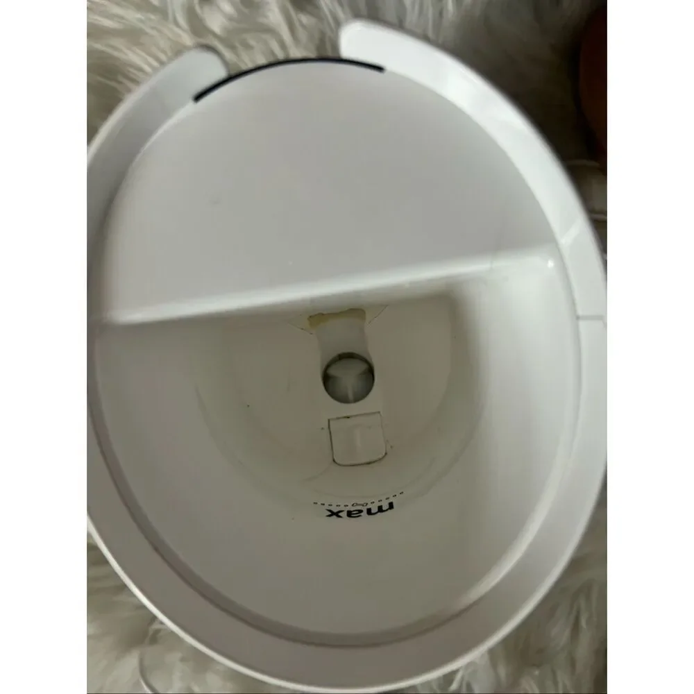 Furbo treat throwing machine with camera white